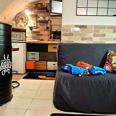 Small, Rustic, Apartamento *