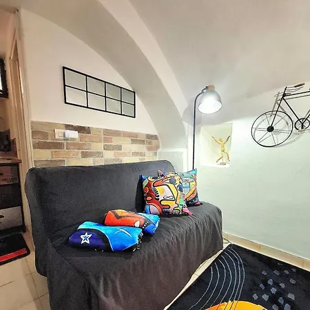 Small, Rustic, * Sanremo