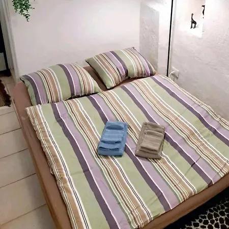 Small, Rustic, Sanremo