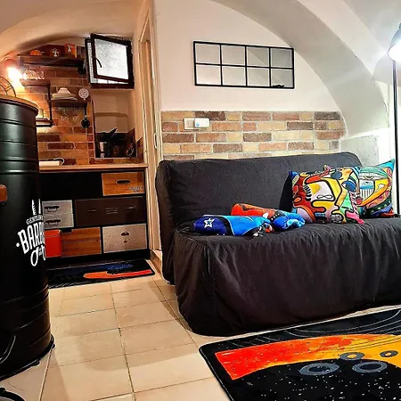 Small, Rustic, Appartement *