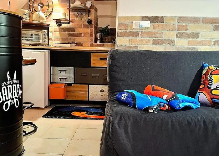 Small, Rustic, شقة *