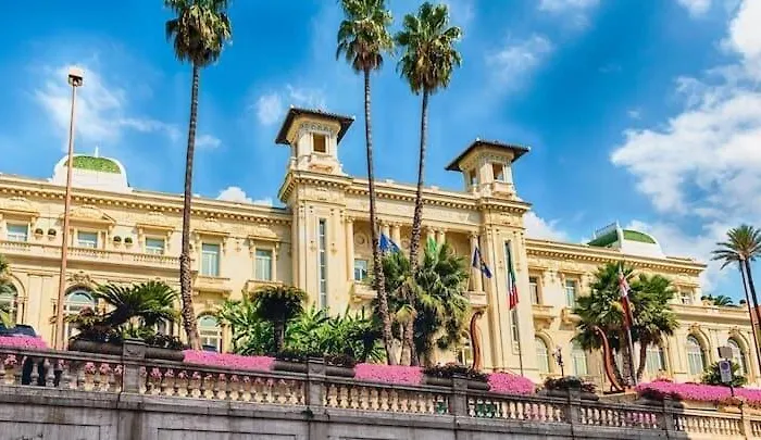 Small, Rustic, سانريمو