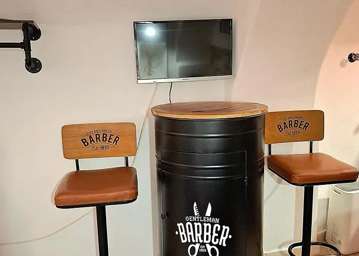 Small, Rustic, شقة سانريمو