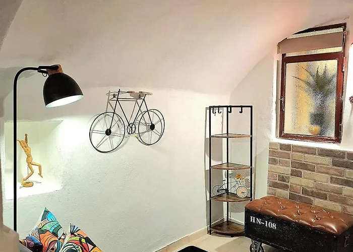 Small, Rustic, * Σαν Ρέμο