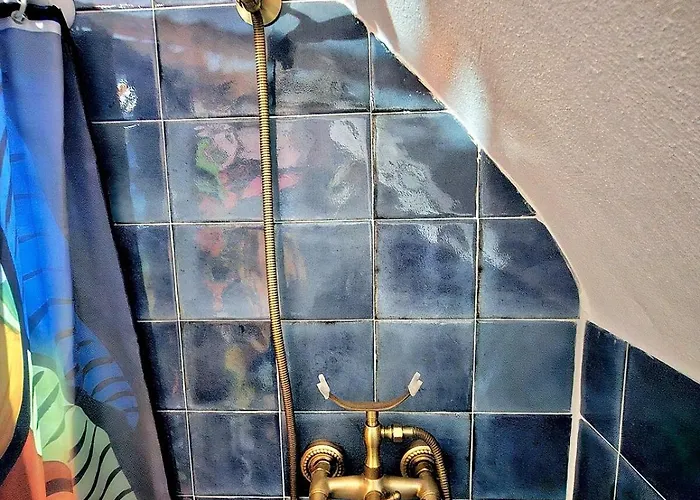 Small, Rustic, شقة